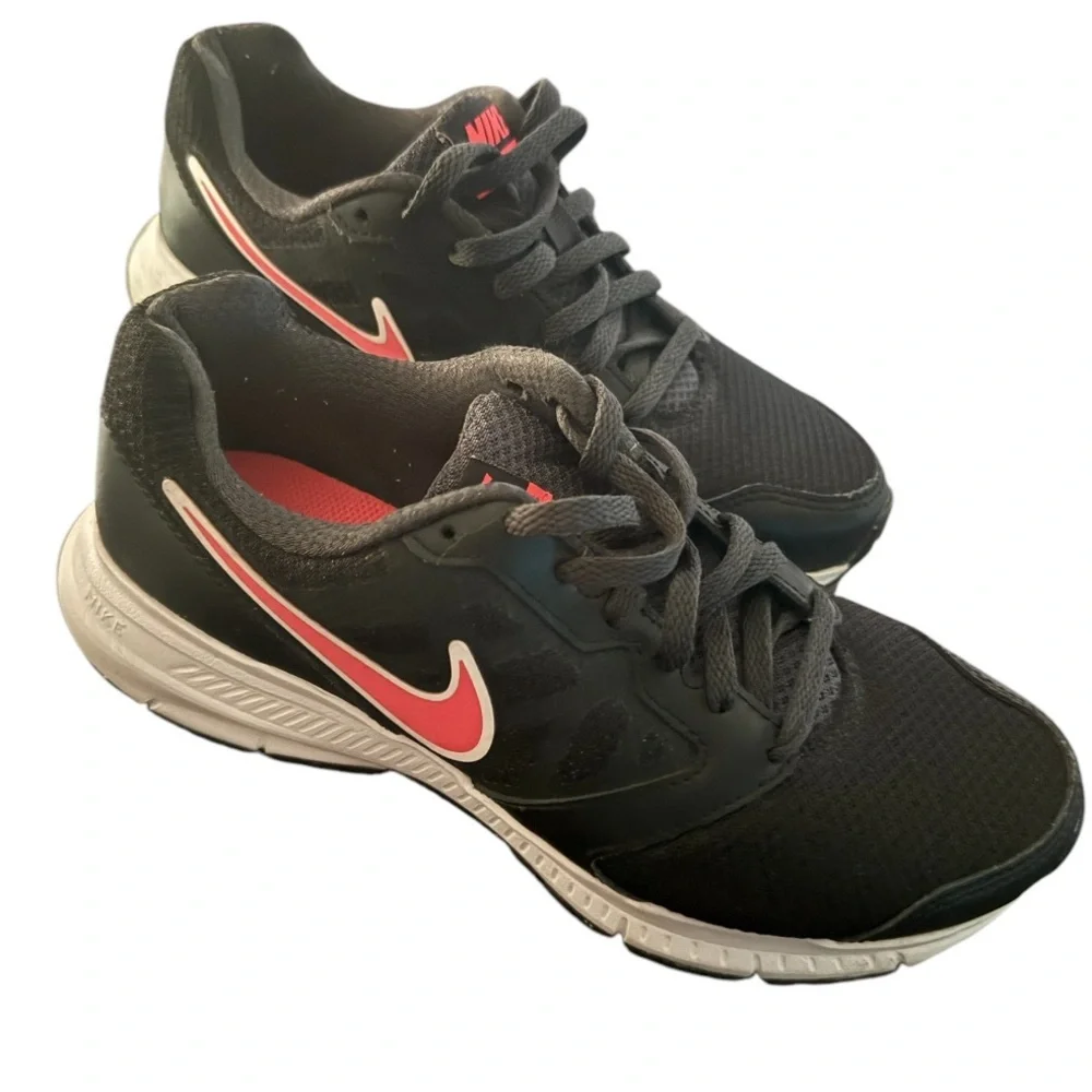 Nike Black and White Sneakers with Red Swoosh - Picture 3 of 4